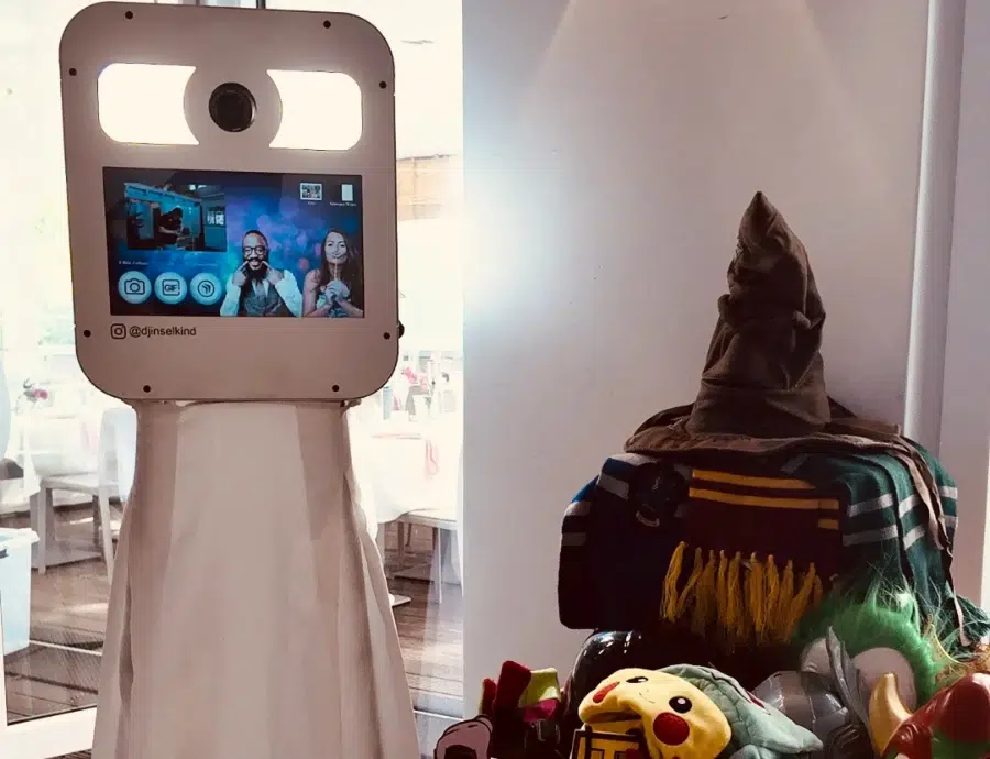 Fotobox Kassel – stilvolle Fotobox für Hochzeiten Fotobox aufgebaut bei einer Hochzeit in Kassel